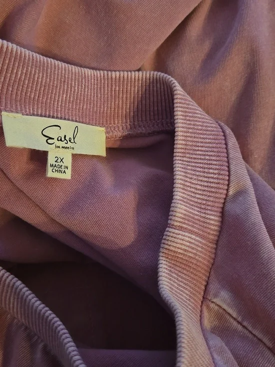 EASEL MINERAL WASHED & EMBROIDERY PEACE TOP. NWOT SZ 2X - Picture 4 of 6